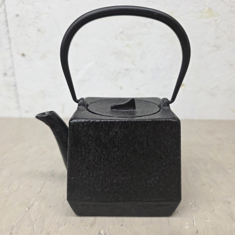 Authentic Oigen Nanbu Tekki Cast Iron Teapot Modernist Square Cube Japan Black